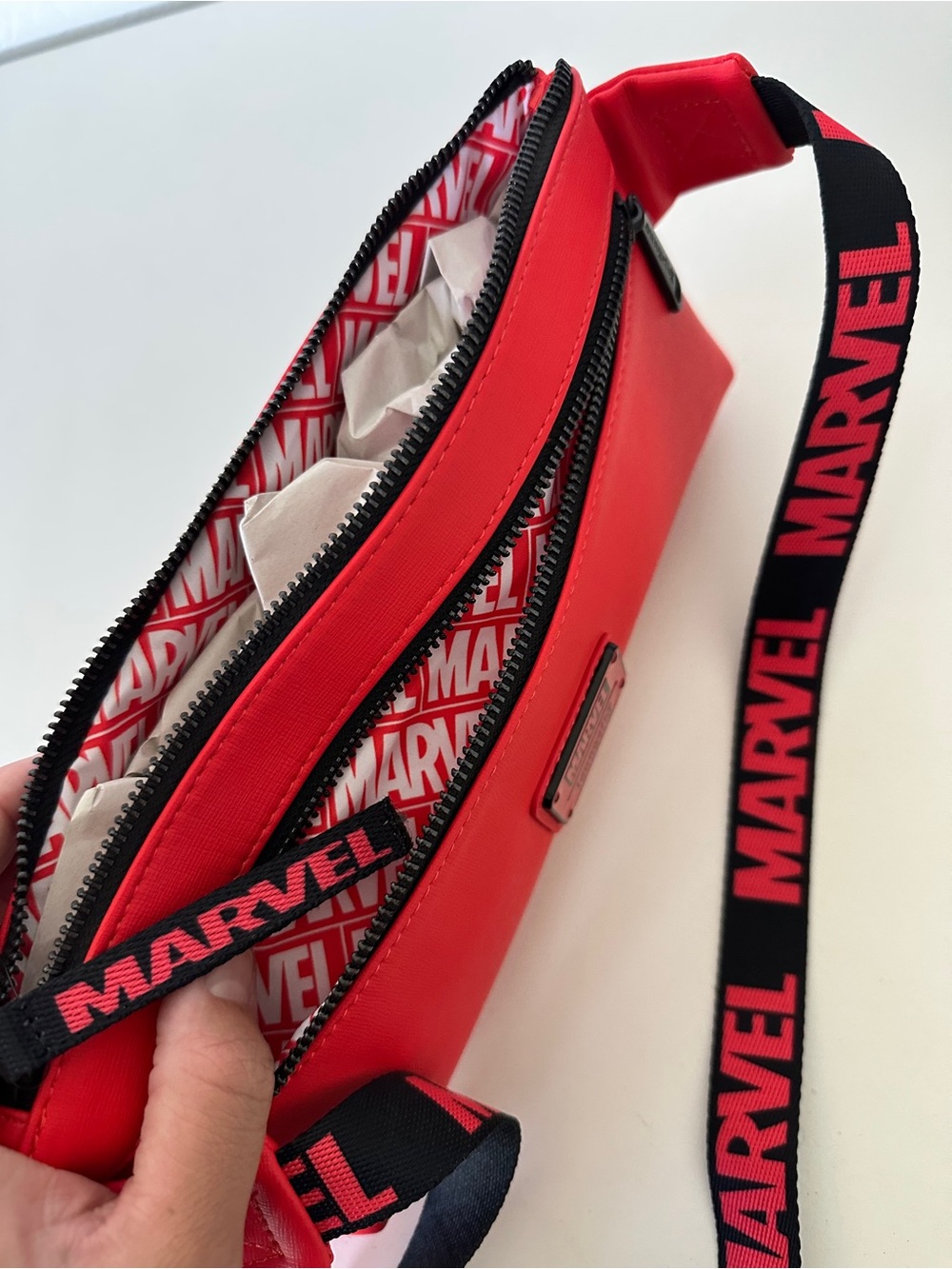 NWT Loungefly Marvel Logo Belt Bag, Crossbody, Fannypack with Black Strap - Picture 4 of 5